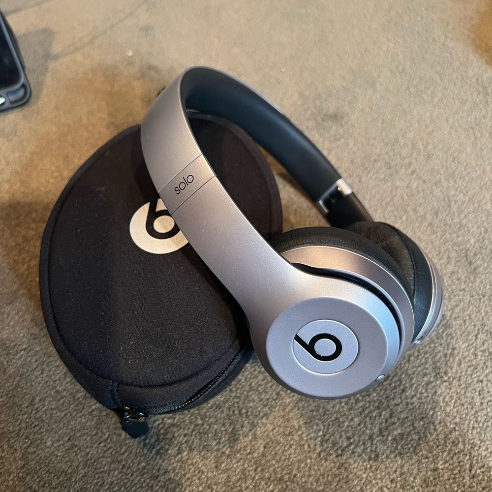 Barely used Beats solo wireless